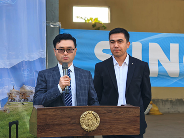 A SINOSO realiza conferência de intercâmbio de produtos de robótica agrícola no Uzbequistão, conquistando apoio do governo local e popularidade entre os agricultores.